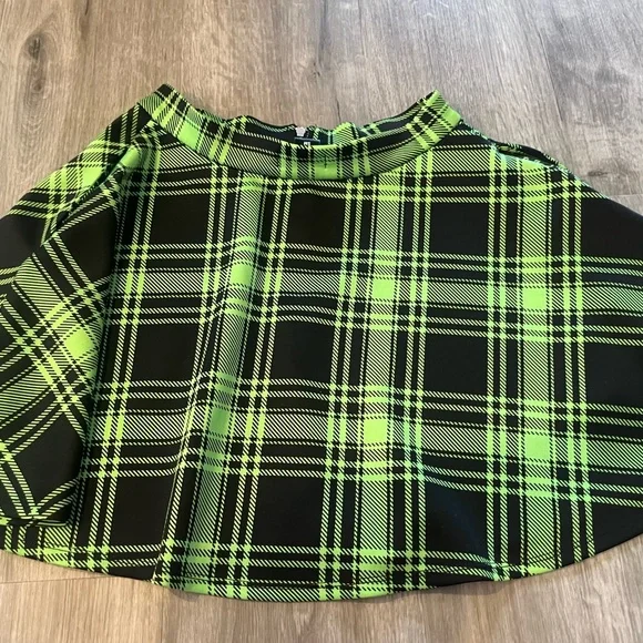 Hot Topic green and black plaid skater skirt size small - Picture 3 of 5